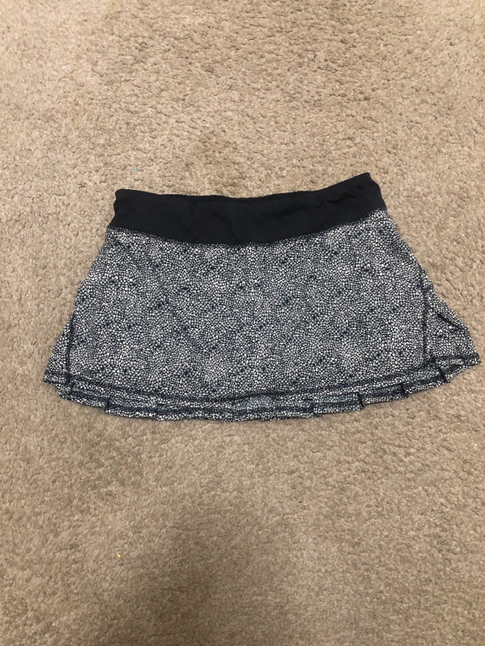 lululemon athletica Circuit Breaker Skirt II size 10 great conditions - Picture 2 of 9
